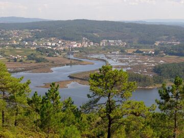 Desembocadura del r&iacute;o Anll&oacute;ns. 
