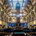 El Ibex 35 cierra la semana por debajo de los 17.000 puntos