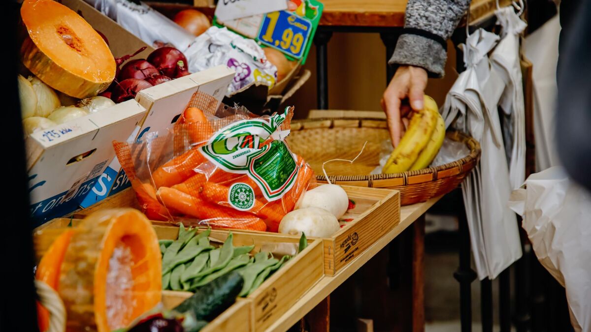 Spanish families cut food buying as 52% face rising prices