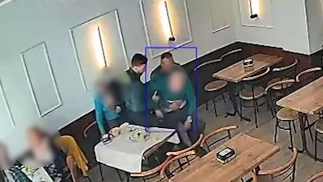 Dos guardias civiles reaniman a un anciano que se atragant&oacute; en un restaurante de Cullera