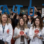 Los m&eacute;dicos se concentran frente al Hospital Puerta del Hierro en la quinta jornada de huelga general