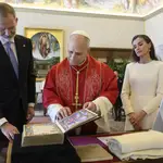 Los reyes de España y León XIV han mantenido un encuentro de 50 minutos en la Santa Sede, en la primera audiencia que el pontífice ofrece a Felipe VI y Letizia, previa al viaje que el papa realizará el próximo mes de junio a España.