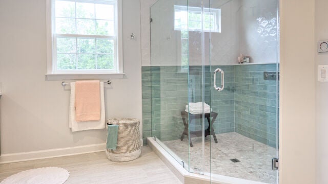 Las mamparas de ducha de cristal ya no se utilizan: la nueva tendencia es mucho m&aacute;s lujosa