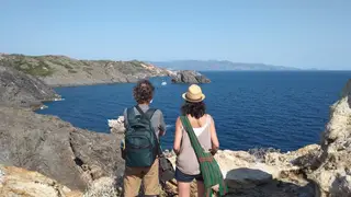 Fotografía de unos visitantes del Parque Natural de Cap de Creus (Girona). Fotografía de unos visitantes del Parque Natural de Cap de Creus (Girona). REMITIDA / HANDOUT por Generalitat de Catalunya Fotografía remitida a medios de comunicación exclusivamente para ilustrar la noticia a la que hace referencia la imagen, y citando la procedencia de la imagen en la firma 21/03/2026