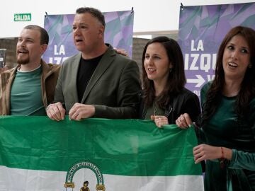 El candidato a la presidencia de la Junta de Andaluc&iacute;a, Juan Antonio Delgado, y la diputada y secretaria general de Podemos, Ione Belarra, en un acto en Sevilla.
