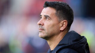 Miguel Angel Sanchez Munoz 'Michel' head coach of Girona FC looks on prior to the LaLiga EA Sports match between CA Osasuna and Girona FC at El Sadar on March 21, 2026, in Pamplona, Spain. AFP7 21/03/2026 ONLY FOR USE IN SPAIN