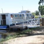 Barco tur&iacute;stico en el Canal de Castilla palentino