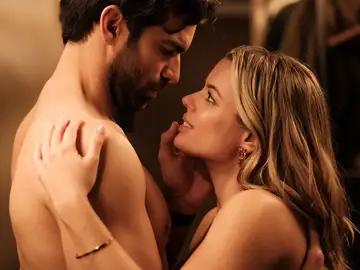 Antena 3 sube la temperatura de su prime time con el erotismo explícito entre Adriana Torrebejano y Rubén Cortada en '¿A qué estás esperando?'’ Antena 3 sube la temperatura de su prime time con el erotismo explícito entre Adriana Torrebejano y Rubén Cortada en '¿A qué estás esperando?'’