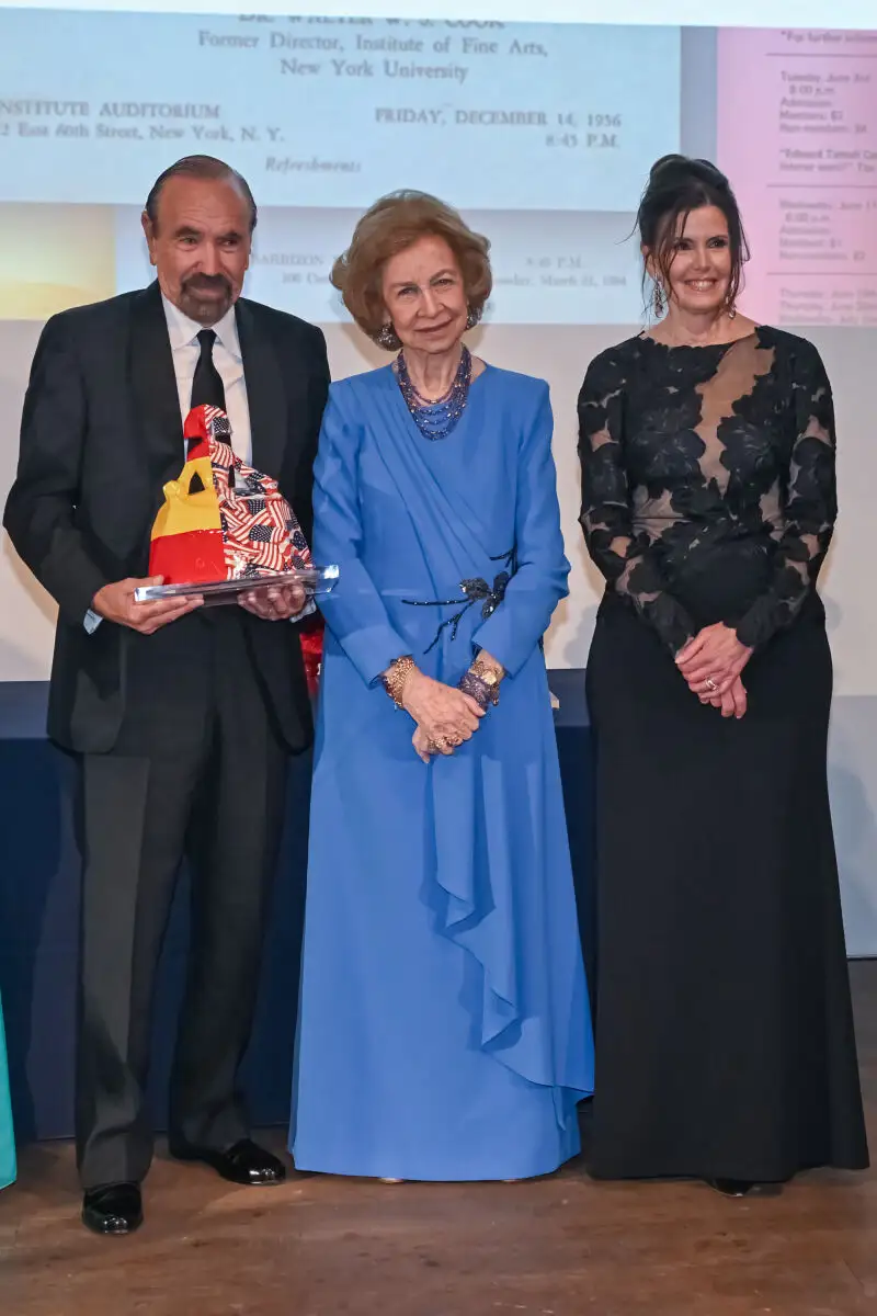 La reina Sofía de España entrega en Miami los Premios Sofía a la Excelencia