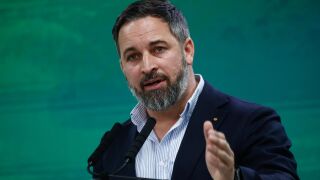 Abascal: "El PP est&aacute; m&aacute;s empe&ntilde;ado en da&ntilde;arnos que en ganar al PSOE y eso puede ser letal"