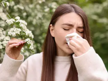 Imagen de archivo de una persona con alergia Imagen de archivo de una persona con alergia