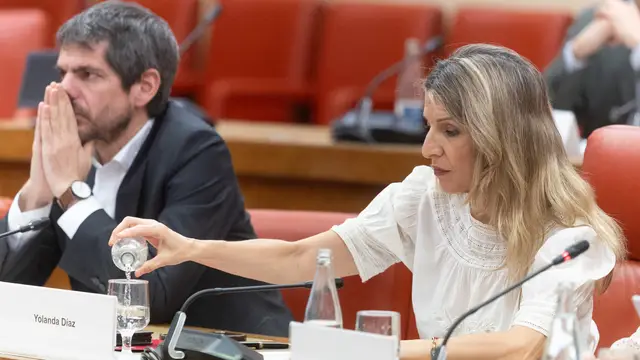 Los grupos parlamentarios de izquierdas se reúnen en el Congreso (I-D )El ministro de Cultura, Ernest Urtasun, y la vicepresidenta segunda y ministra de Trabajo y Economía Social, Yolanda Díaz, durante una reunión, en el Congreso de los Diputados, a 23 de marzo de 2026, en Madrid (España). Los máximos responsables de Movimiento Sumar, IU, Comuns, Más Madrid, Compromís, Mes Per Mallorca, CHA y Verdes Equo se han reunido en el Congreso para analizar la situación política nacional e internacional. 23 MARZO 2026 Eduardo Parra / Europa Press 23/03/2026