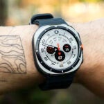 Es un reloj inteligente de alta resistencia y gran pantalla