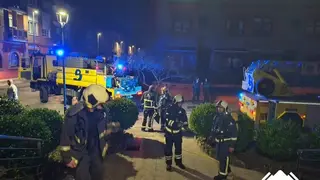 Bomberos sofocan un incendio declarado en una habitación de un hotel situado en la calle El Texu, en Arriondas (Parres). Bomberos sofocan un incendio declarado en una habitación de un hotel situado en la calle El Texu, en Arriondas (Parres). REMITIDA / HANDOUT por SEPA Fotografía remitida a medios de comunicación exclusivamente para ilustrar la noticia a la que hace referencia la imagen, y citando la procedencia de la imagen en la firma 23/03/2026