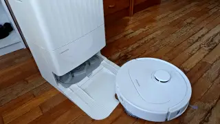 Potencia, fregado eficaz y una base automática que reduce al mínimo el mantenimiento roborock QV 35A