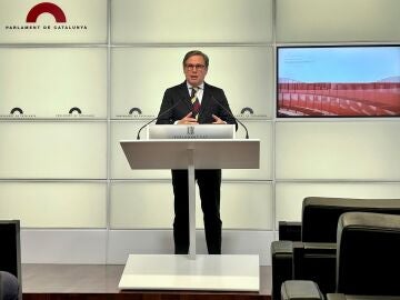 El portavoz de Vox en el Parlament, Joan Garriga, en una rueda de prensa