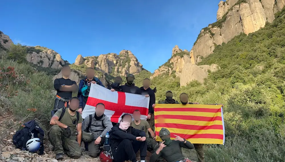 Foto con la senyera y la bandera de Barcelona