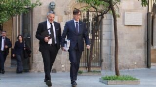 El presidente de la Generalitat, Salvador Illa, y el conseller de Empresa y Trabajo, Miquel S&agrave;mper