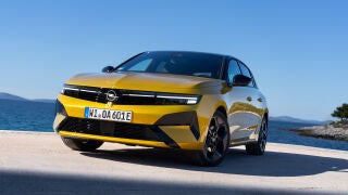 Vuelve el Opel Astra, completamente renovado y multienergía