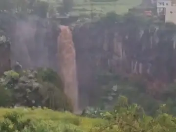 El Salto del Ángel en Tenerife: 'Therese' transforma Valle Jiménez en una impresionante cascada Cascada en Valle Jiménez, San Cristóbal de La Laguna