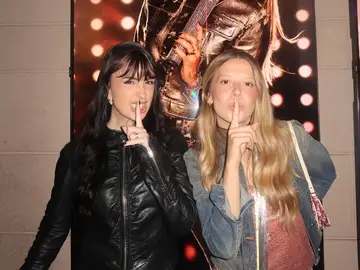 Sofía Hamela y Carlota Marañón en la premiere de Hannah Montana. Sofía Hamela y Carlota Marañón en la premiere de Hannah Montana.