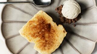La mejor torrija de Barcelona se hace en Casa Am&agrave;lia y lleva chocolate blanco