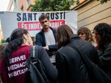 Movilizaci&oacute;n ciudadana para impedir el desalojo del bloque Sant Agust&iacute; en Barcelona 