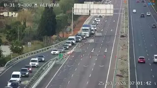 Atasco monumental en la pista de Silla de Valencia Atasco monumental en la pista de Silla de Valencia