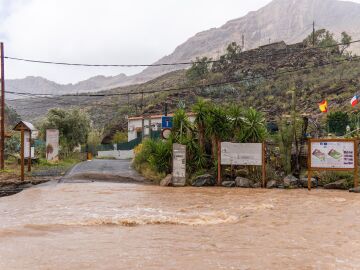 Clavijo resalta que no hay que lamentar da&ntilde;os personales en Canarias por 'Therese', que se espera que se aleje hoy