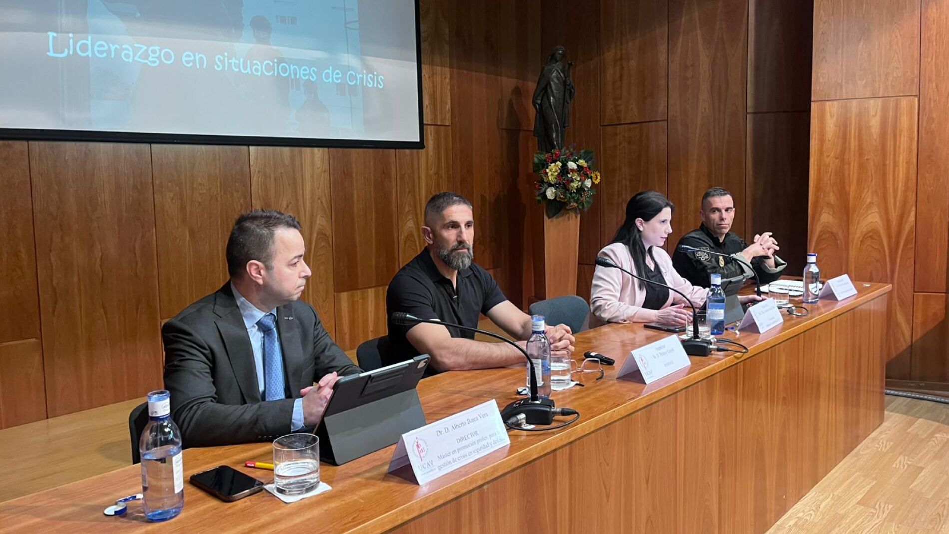 Pelayo Gayol, el inspector y exmiembro del GEO, protagoniza la sexta conferencia de las Jornadas sobre gestión de crisis de la UCAV
