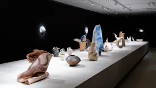 La exposición reúne 106 piezas de distintas épocas La exposición reúne 106 piezas de distintas épocas