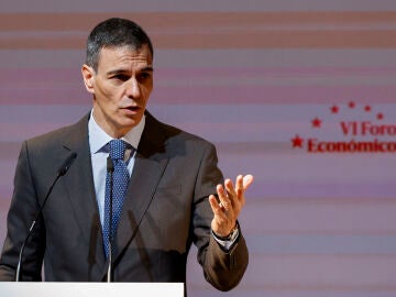 MADRID, 26/03/2026.- El presidente del Gobierno, Pedro S&aacute;nchez, participa en el VI Foro Econ&oacute;mico que organiza eldiario.es en el Colegio de Arquitectos de Madrid este jueves. EFE/ Mariscal 
