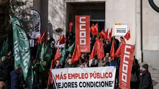 Varias personas durante una concentración, en la sede de la AEMET, a 12 de febrero de 2026, en Madrid Varias personas durante una concentración, en la sede de la AEMET, a 12 de febrero de 2026, en Madrid