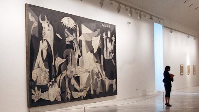 MADRID.-El Reina Sof&iacute;a desaconseja "rotundamente" el traslado del 'Guernica' ante el riesgo de "nuevas grietas y desgarros"