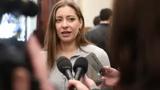 El Congreso vota hoy el paquete de medidas anticrisis por la guerra en Oriente Próximo La portavoz del PP en el Congreso, Ester Muñoz, atiende a los medios a su llegada a una sesión plenaria, en el Congreso de los Diputados, a 26 de marzo de 2026, en Madrid (España). El Congreso celebra hoy un pleno extra para acoger el debate de convalidación del decreto ley con medidas para paliar los efectos económicos de la crisis de la guerra en Oriente Próximo, al haberse negado el PP a modificar el orden del día de la sesión ya prevista para esa jornada, un cambio para el que se requería...