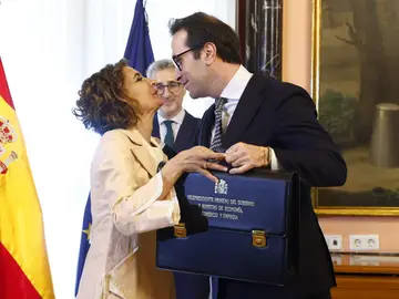 PP Mañueco Traspaso de carteras en el Ministerio de Hacienda entre María Jesús Montero, Carlos Cuerpo y Arcadi España.