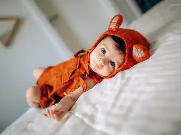 Un bebé en una foto de stock Un bebé en una foto de stock