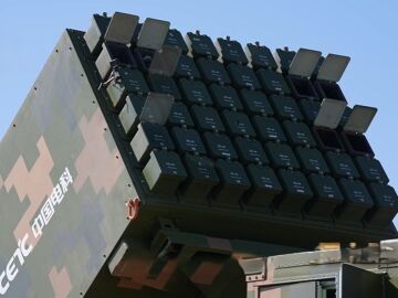 China presenta un sistema de enjambre aut&oacute;nomo capaz de controlar 96 drones y lanzar uno cada tres segundos.