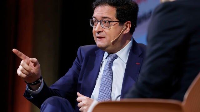 MADRID, 27/03/2026.- El ministro para la Transformaci&oacute;n Digital y de la Funci&oacute;n P&uacute;blica, &Oacute;scar L&oacute;pez participa en la VI edici&oacute;n del Foro Econ&oacute;mico de elDiario.es. que se celebra, este viernes, en el Colegio de Arquitectos de Madrid. EFE/ Mariscal 