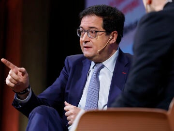 MADRID, 27/03/2026.- El ministro para la Transformaci&oacute;n Digital y de la Funci&oacute;n P&uacute;blica, &Oacute;scar L&oacute;pez participa en la VI edici&oacute;n del Foro Econ&oacute;mico de elDiario.es. que se celebra, este viernes, en el Colegio de Arquitectos de Madrid. EFE/ Mariscal 