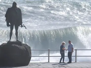 Mapa de accidentes acuáticos Canarias 2025: las playas más peligrosas, los municipios con más muertes y el perfil de las víctimas Oleaje en Tenerife