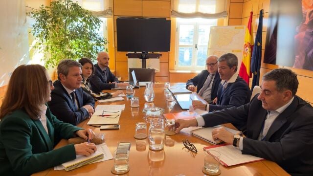 Reuni&oacute;n del Ministerio de Transportes con el CNTC REMITIDA / HANDOUT por MINISTERIO DE TRANSPORTES Fotograf&iacute;a remitida a medios de comunicaci&oacute;n exclusivamente para ilustrar la noticia a la que hace referencia la imagen, y citando la procedencia de la imagen en la firma 27/03/2026