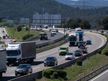 &iquest;Cu&aacute;ntos coches han salido del &aacute;rea de Barcelona este viernes desde las 12 horas por Semana Santa?