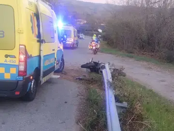 Imagen del lugar del accidente. Muere un hombre de 48 años tras salirse la vía con su motocicleta en Riós, Ourense.REMITIDA / HANDOUT por GUARDIA CIVIL DE OURENSEFotografía remitida a medios de comunicación exclusivamente para ilustrar la noticia a la que hace referencia la imagen, y citando la procedencia de la imagen en la firma29/03/2026