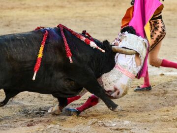 Escalofriante cornada de Cristian P&eacute;rez en la tarde que no debi&oacute; ser