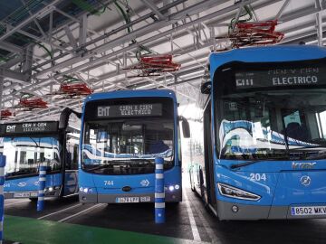 MADRID.-El Ayuntamiento incorporar&aacute; a la flota de EMT 120 nuevos autobuses el&eacute;ctricos, de los que 30 ser&aacute;n articulados
