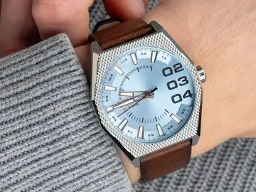 Una propuesta con presencia, diseño reconocible y materiales sólidos Diesel DZ2174