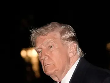 Donald Trump Washington (United States), 29/03/2026.- US President Donald Trump walks on the South Lawn of the White House upon his return to Washington, DC, USA, 29 March 2026. EFE/EPA/Yuri Gripas / POOL