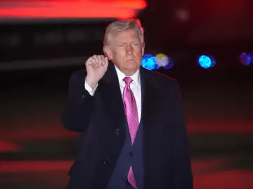 Trump President Donald Trump gestures after stepping off Air Force One, Sunday, March 29, 2026, at Joint Base Andrews, Md. (AP Photo/Mark Schiefelbein)