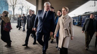 In this photo provided by the Ukrainian Foreign Ministry Press Office, High Representative of the European Union for Foreign Affairs and Security Policy Kaja Kallas, centre right, and Ukraine's Foreign Minister Andrii Sybiha walk at a railway station in Kyiv, Ukraine, Tuesday, March 31, 2026. (Ukrainian Foreign Ministry Press Office via AP)